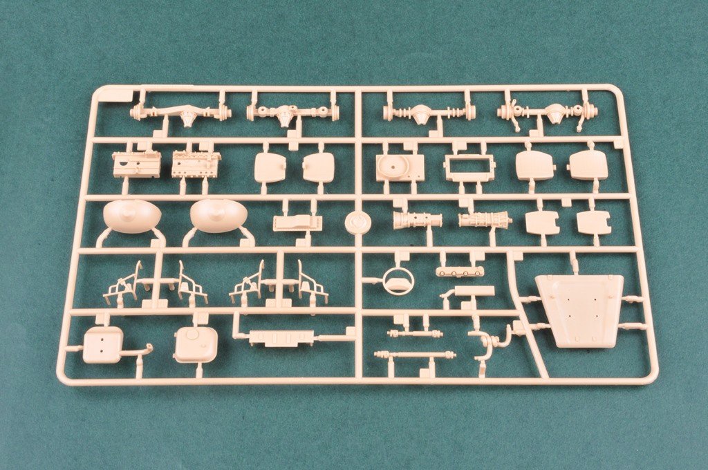 Hobby Boss 82447 Land Rover WMIK w/ MILAN ATGM 1/35 – immagine 5