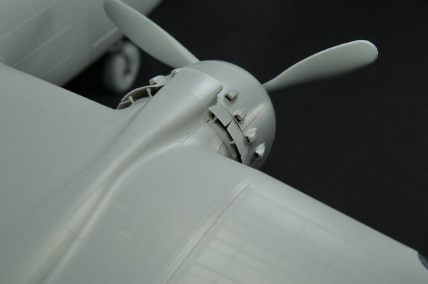 HK Models 01E02 B-25J Mitchell &amp;quot;Strafer&amp;quot; 1/32 – immagine 18
