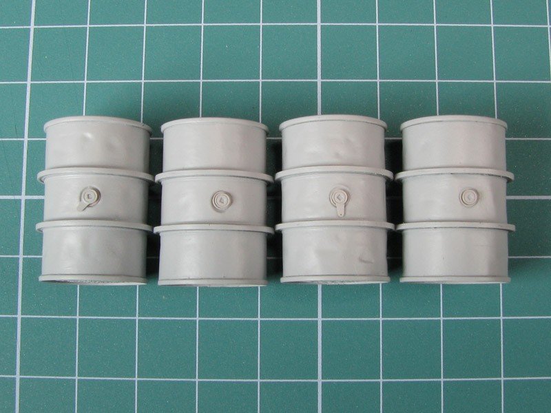 Eureka XXL E-011 Zestaw 4 beczek 200l 1/35 – Bild 5