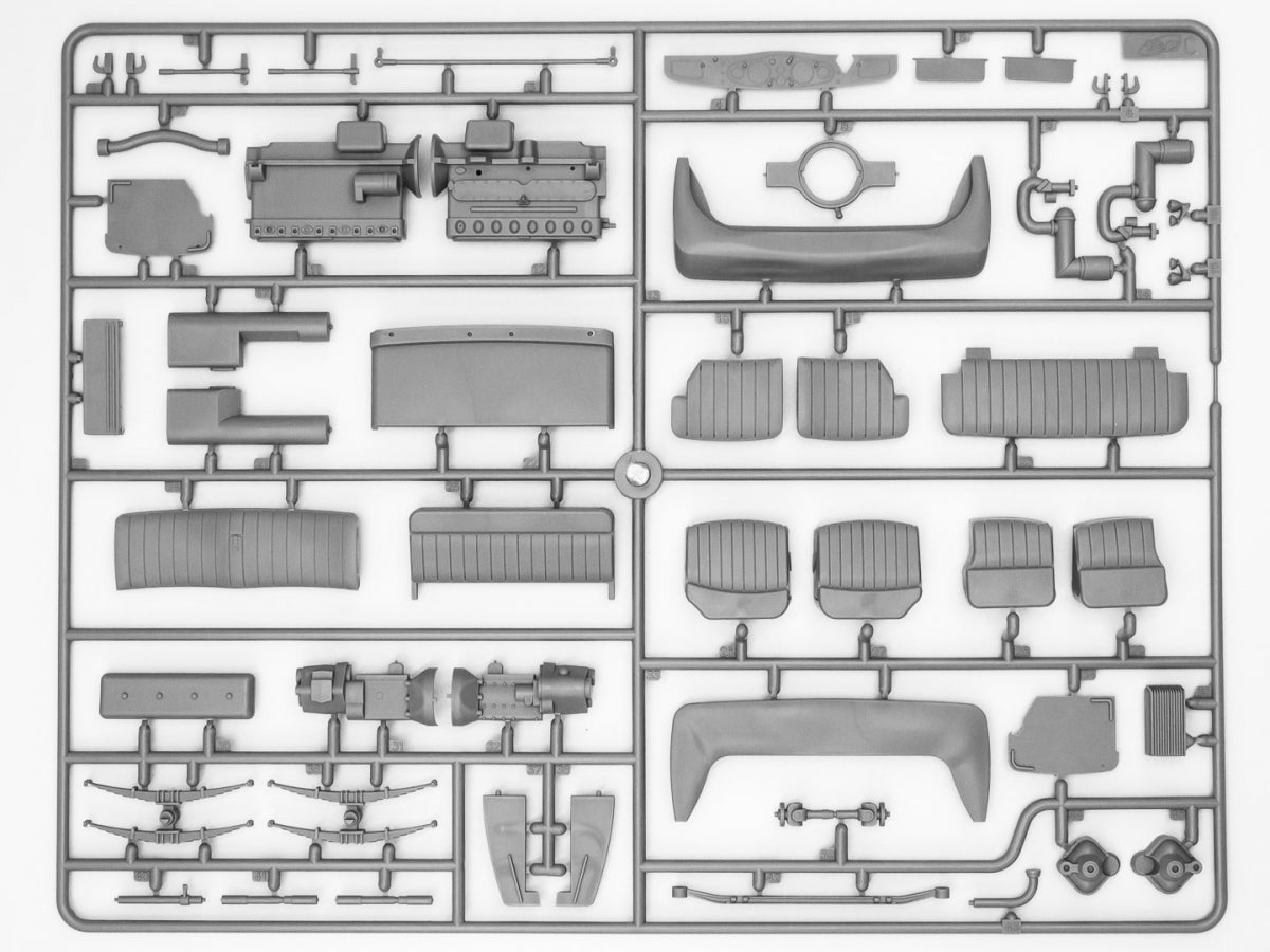 ICM 24024 Type G4 with MG 34 and German Staff Personnel 1/24 – immagine 7