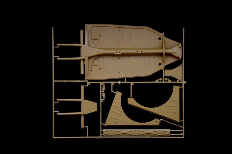 Italeri 7405 Kdf. 1 Typ 82 Kübelwagen 1/9 – immagine 2