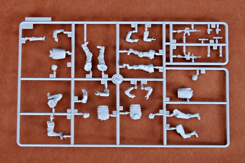 Trumpeter 00410 US101st Airborne Division Crew 1/35 – immagine 13