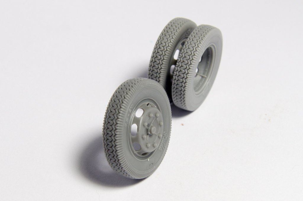 Panzer Art RE35-352 KHD 3000S road wheels (commercial pattern) 1/35 – imagen 2