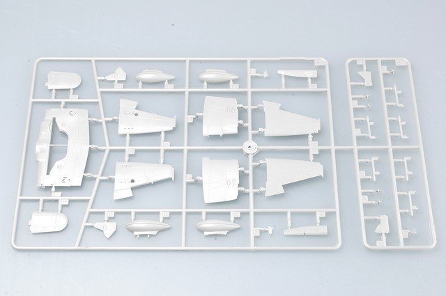 Trumpeter 01631 Hawker Sea Fury FB.11 1/72 – zdjęcie 5