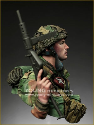 Young Miniatures SL005 COUPLE BRITANNIQUE DE LA SECONDE GUERRE MONDIALE - Red Devil – image 3