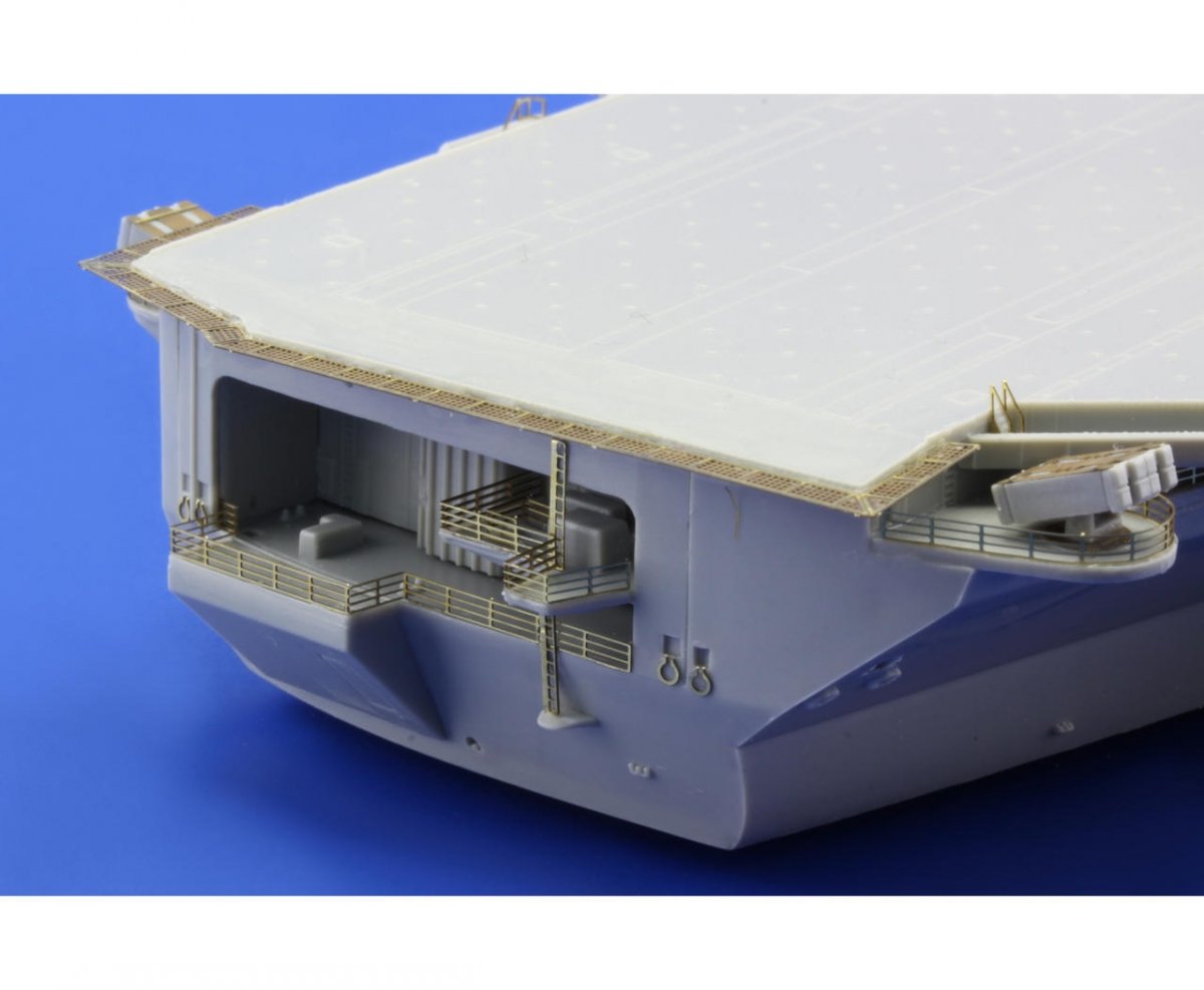Eduard 17029 USS Nimitz CVN-68 TRUMPETER 1/700 – immagine 3