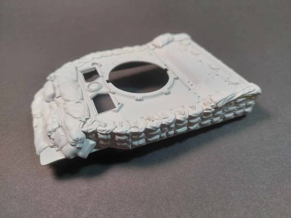 Panzer Art RE35-770 Stuart M5 hull with a frame with sandbags armor 1/35 – immagine 2