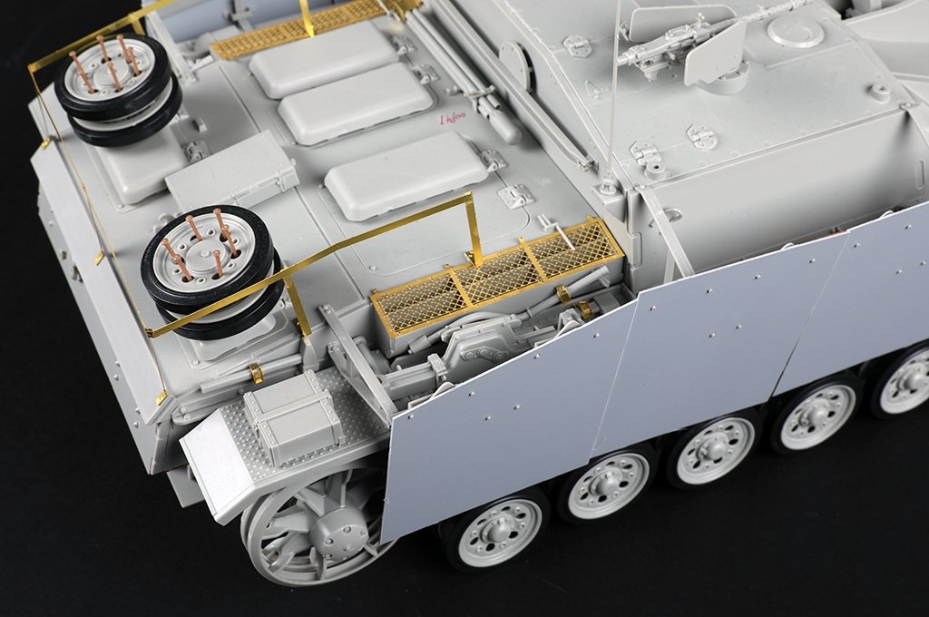 Trumpeter 00947 Germany III Assault Gun Type G Late Model (2 in 1) 1/16 – image 29