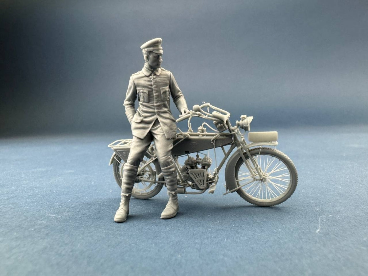 Copper State Models F32-058 Werner Voss posing with a motorcycle (Motorcycle not included) 1/32 – Bild 2