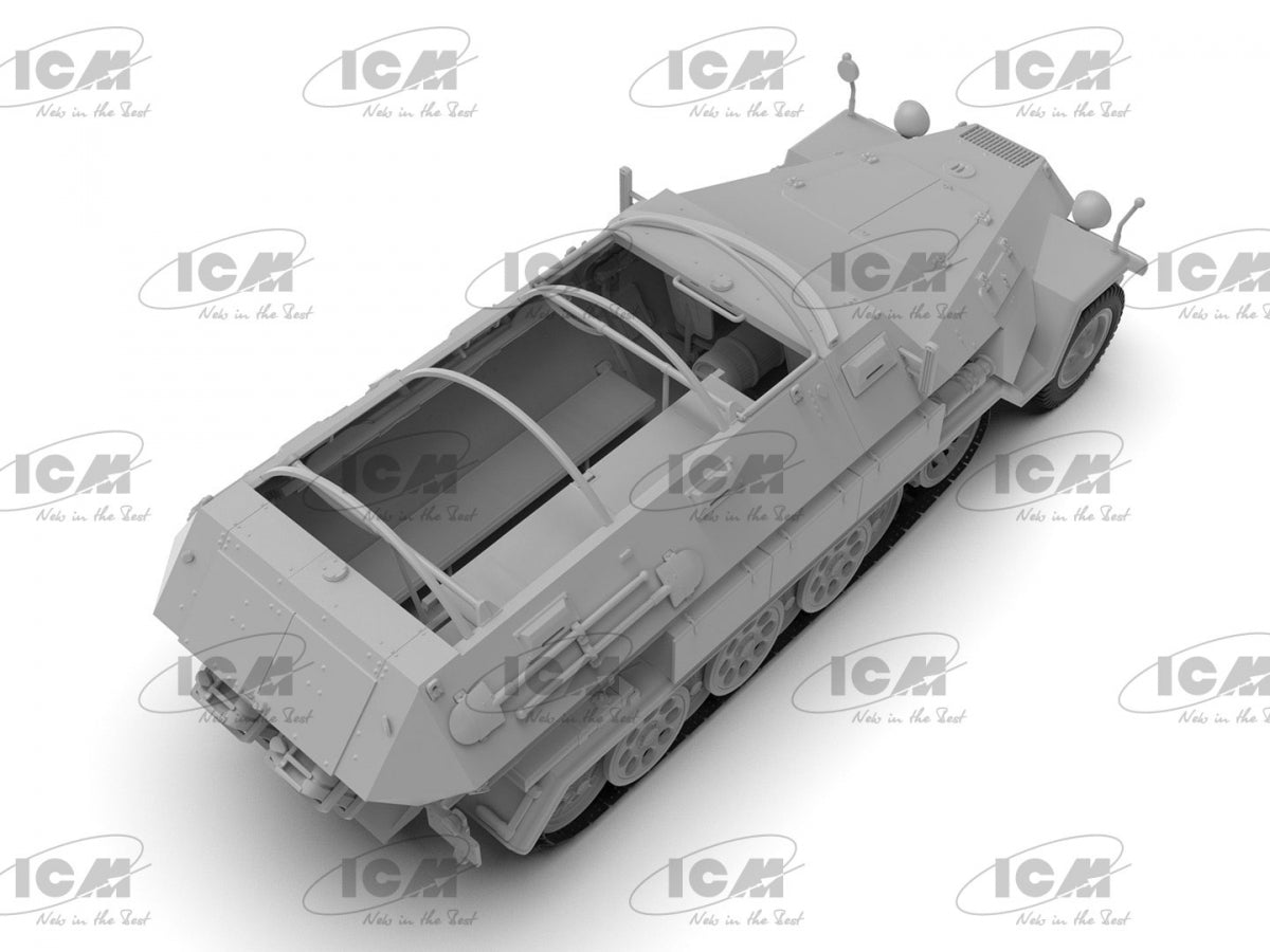 ICM 35113 Krankenpanzerwagen Sd.Kfz. 251/8 Ausf А, livery variant for the Eastern Front, 1941-42 1/35 – zdjęcie 4