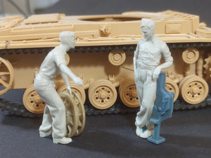 Panzer Art FI35-240 Mécanicien de char allemand au travail, ensemble 1/35