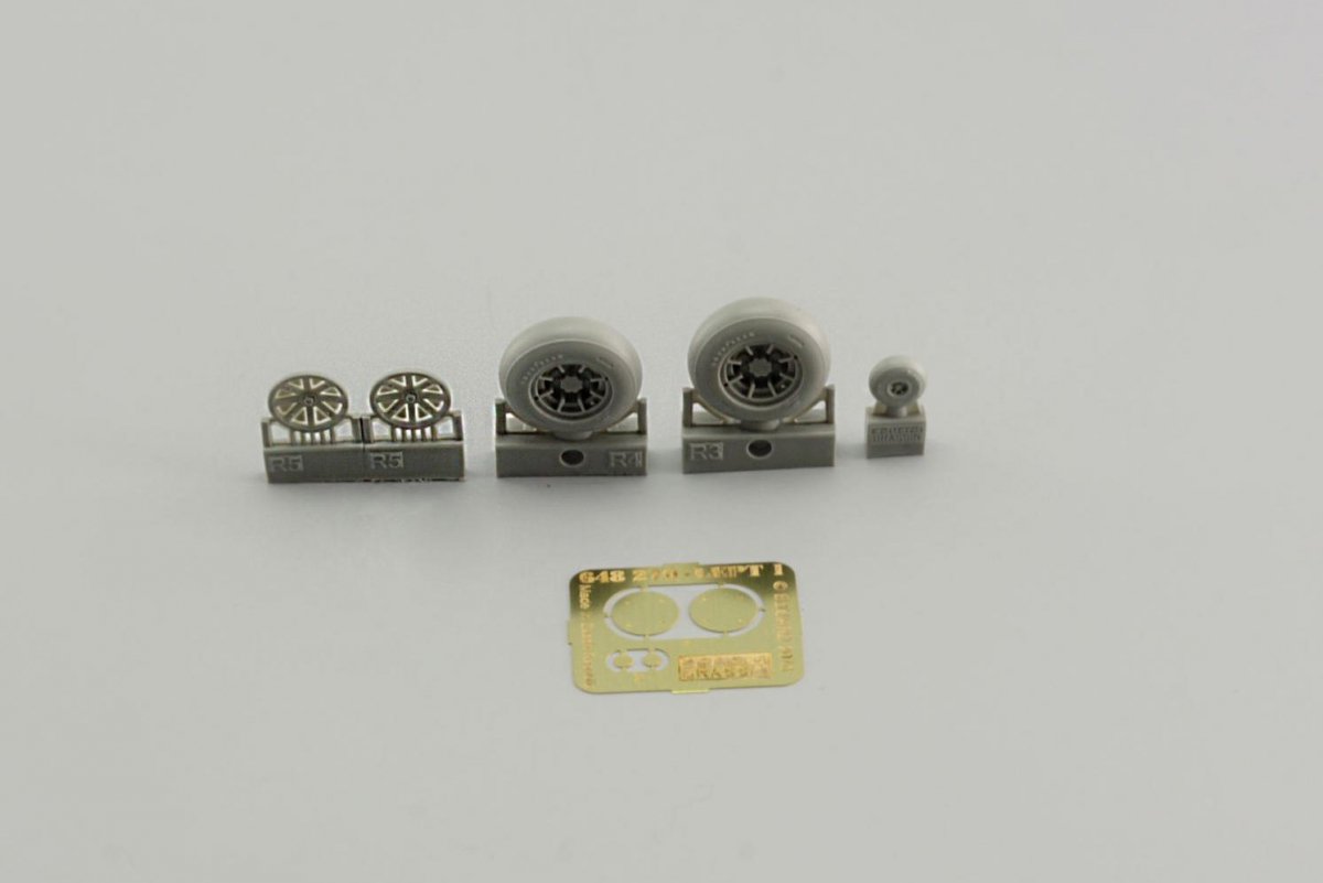 Eduard 648270 P-40B wheels AIRFIX 1/48 – Bild 5