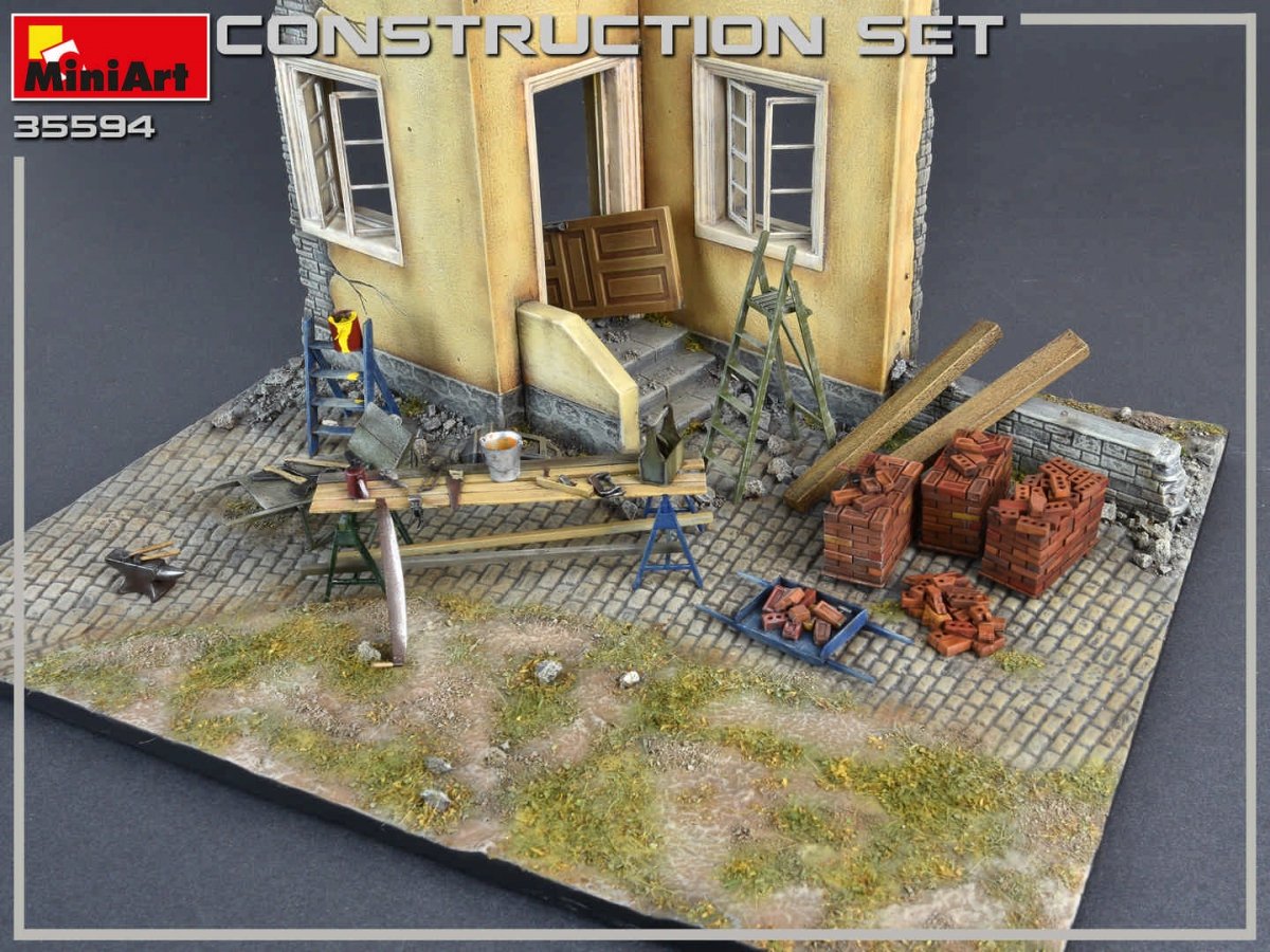 MiniArt 35594 Kit de construction : échelles, table, seaux, briques, chariot, enclume, poutres, cric et outils 1/35 – image 4