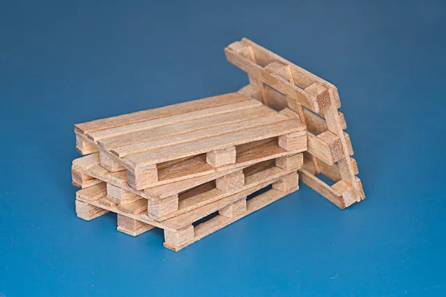 RB Model 35D30 4 x natural wood pallets self assembly kit 1/35 – Bild 2