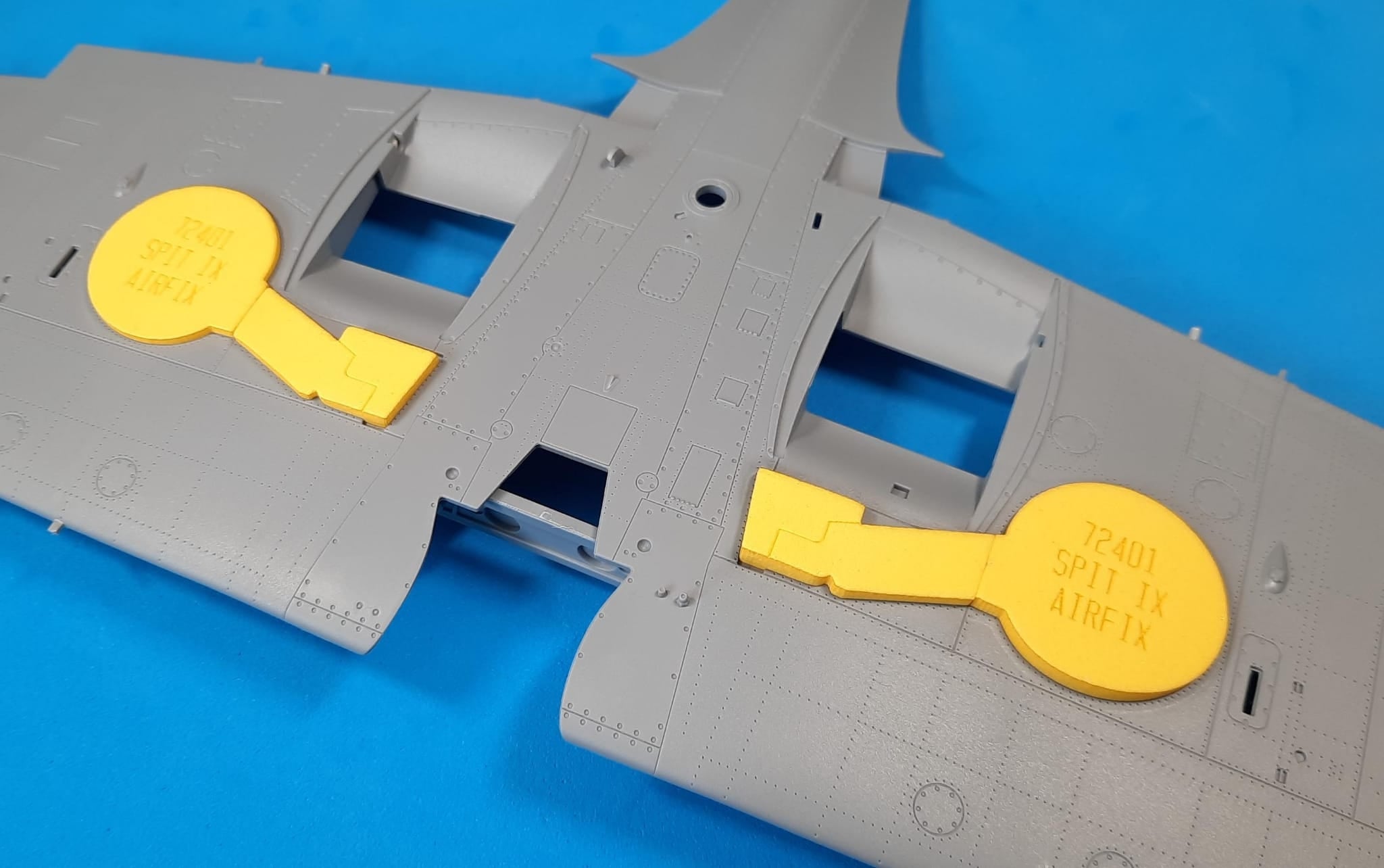 Omask 72401 1/24 Spitfire Mk. VIII / Mk. IX Wheel Bay Plugs (for Airfix) 1/24 – image 2
